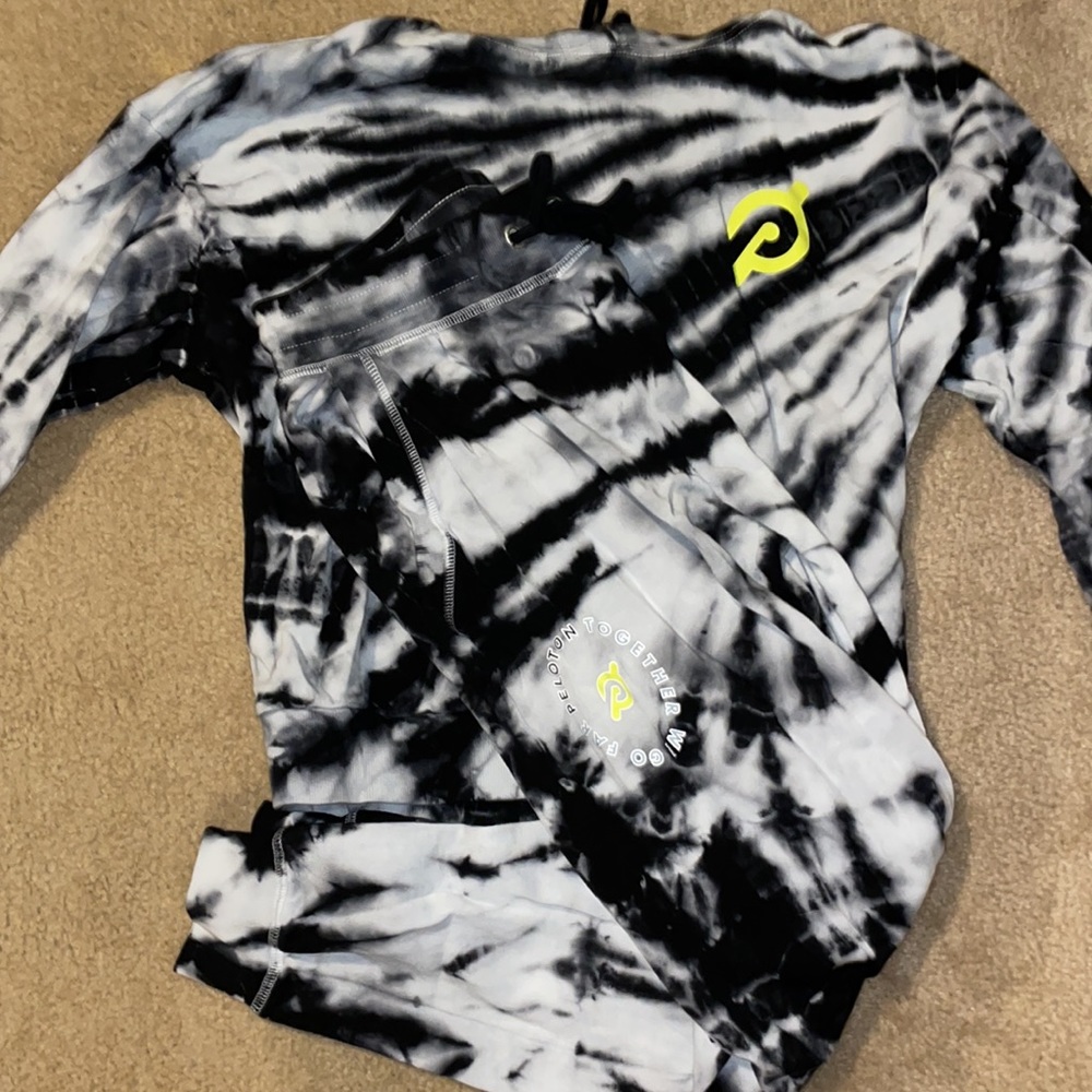 NWOT Peloton Womens Hoodie & sweat pants Size Small